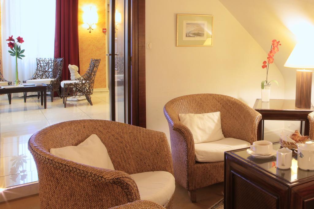 Best Western De Diane Nevers Exterior photo